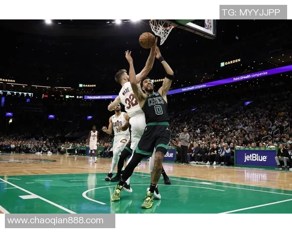 绿军主场大胜雄鹿,排名西部前四的关键战役